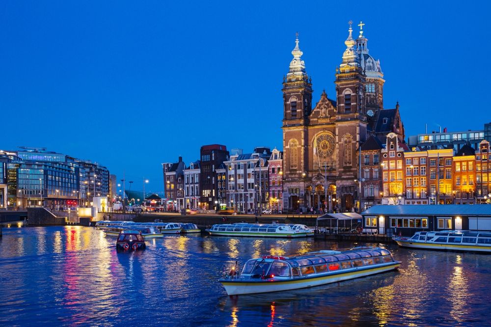 Historical_Background_Amsterdam_487ec4c72b