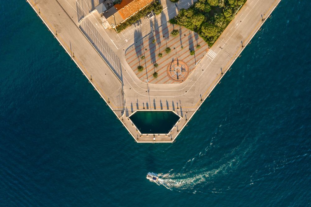 Historical_background_Gruz_577ad6956c