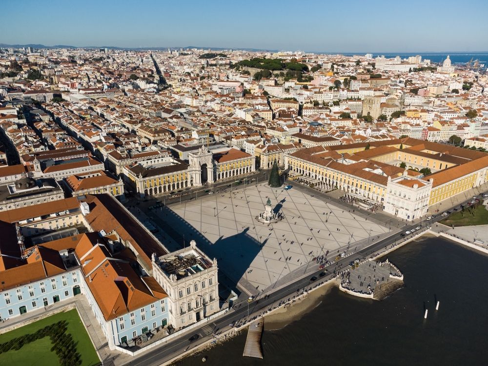City_overview_Lisbon_536c95e697