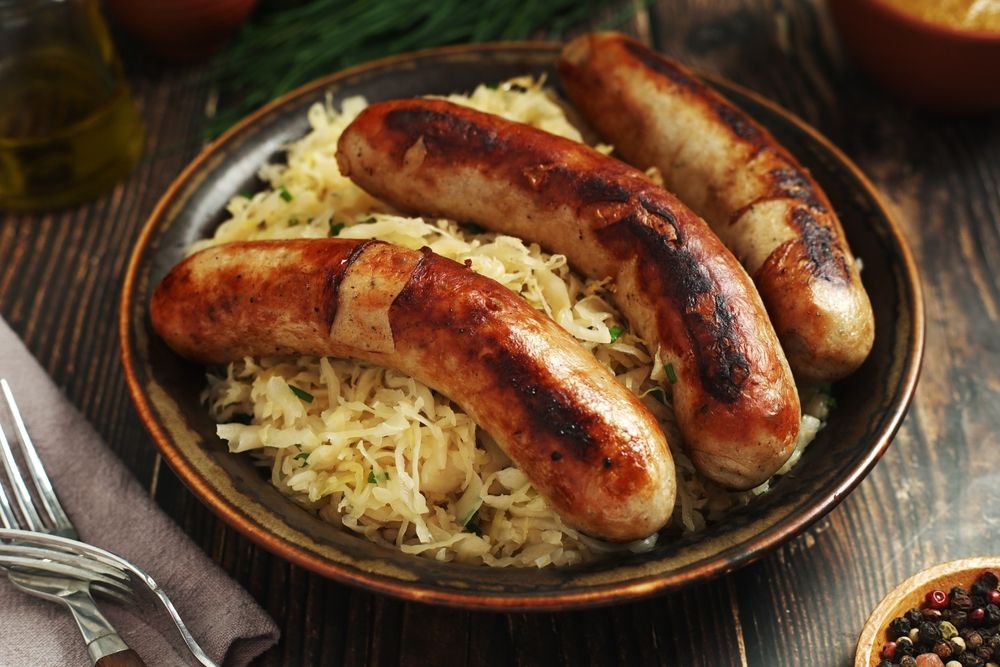 sausages_served_with_sauerkraut_eee28eb4b9